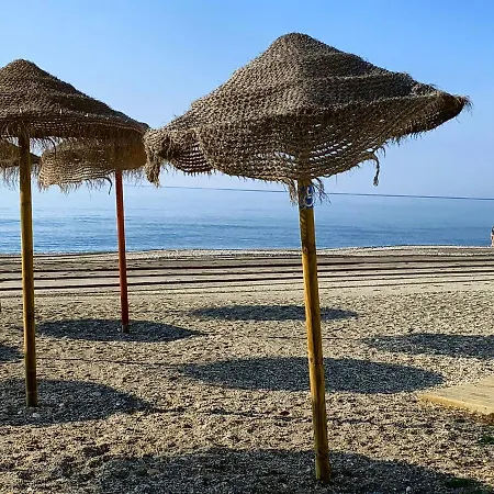 佩拉码头公寓 *